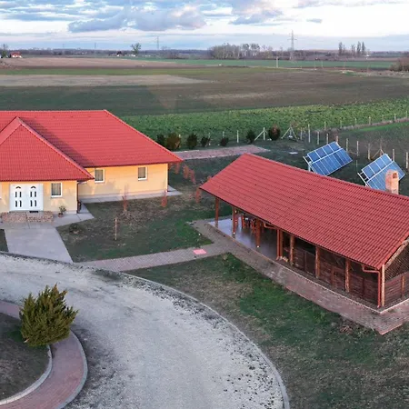 Bencsik Tanya - Szálláshely&rendezvényház 3* Szentkiraly