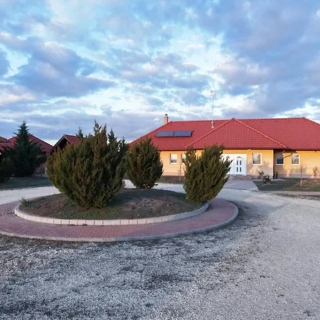 Bencsik Tanya - Szálláshely&rendezvényház Szentkiraly